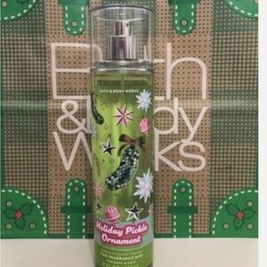 Bath & Body Works Holiday Pickle Ornament Body Wash - Green